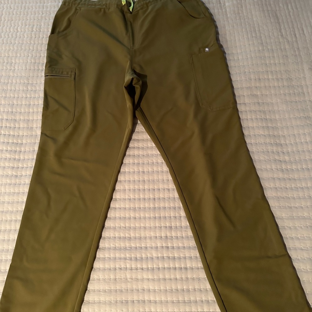 Figs bottoms in Martini Olive color